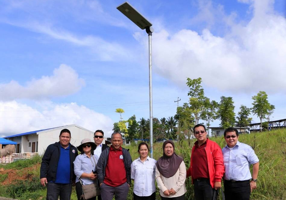 Department of Energy officials headed by Sec.  Alfonso G. Cusi checked on 17 May 2018 the installation of solar streetlights at the Sagonsongan Temporary Shelter in Marawi City. 