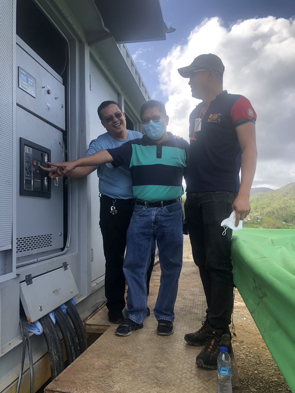 The National Power Corporation, through Sun West Electric Company (SUWECO), finished installing the 500-kilowatt generator that will give light to eight barangays in the Municipality of Baras. In photo (from left to right) are Undersecretary Felix William Fuentebella, National Power Corporation Vice President Rogel Teves, and National Electrification Administrator Deputy Administrator Artis Nikki Tortola.