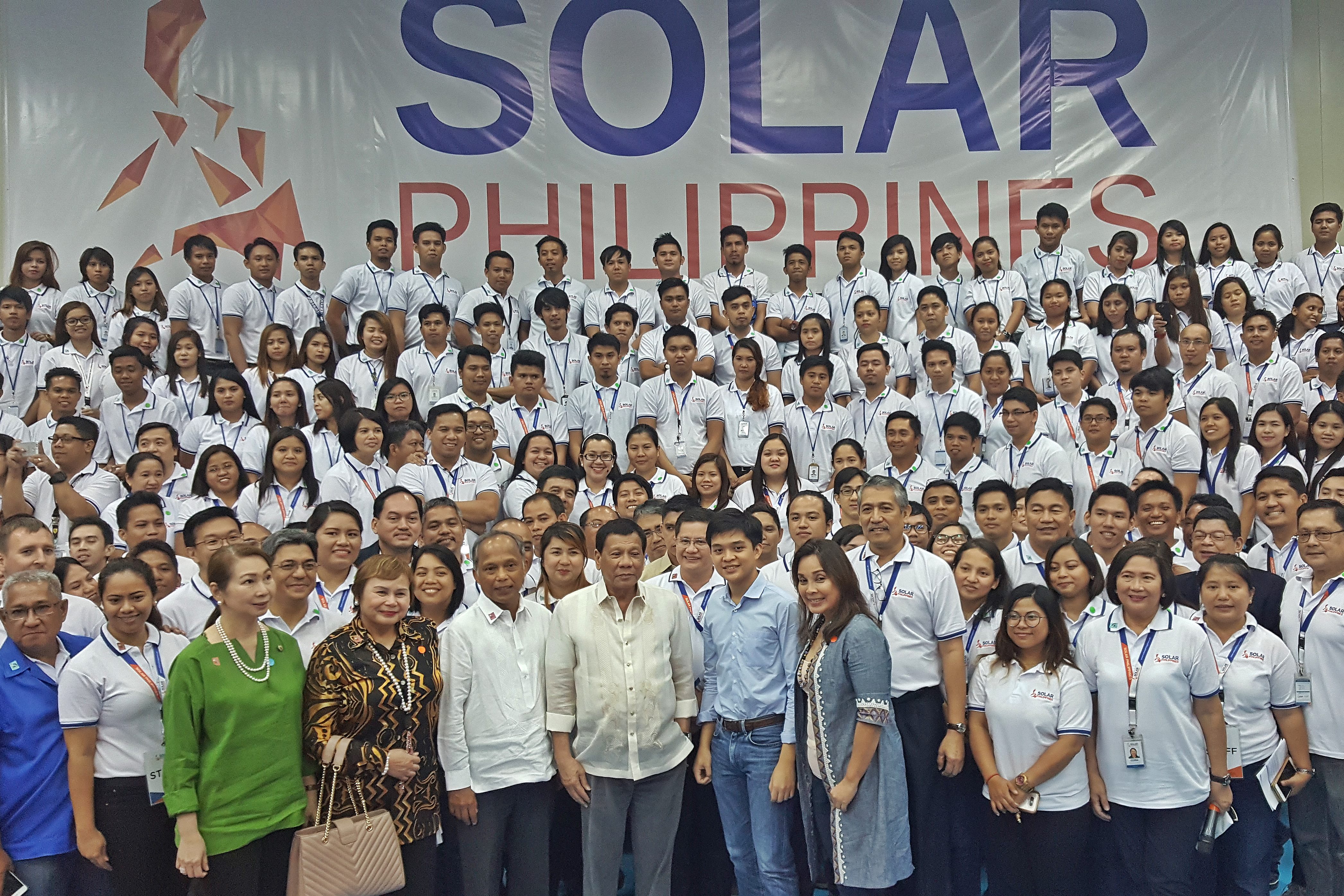 Energy Secretary Alfonso Cusi together with President Rodrigo Duterte, Senator Loren Legarda, Philippine Economic Zone Authority Director General Charito Plaza, Solar Philippines President Lean Leviste with Team Solar Philippines staffers during yesterday's First Filipino Owned Solar Factory inauguration.