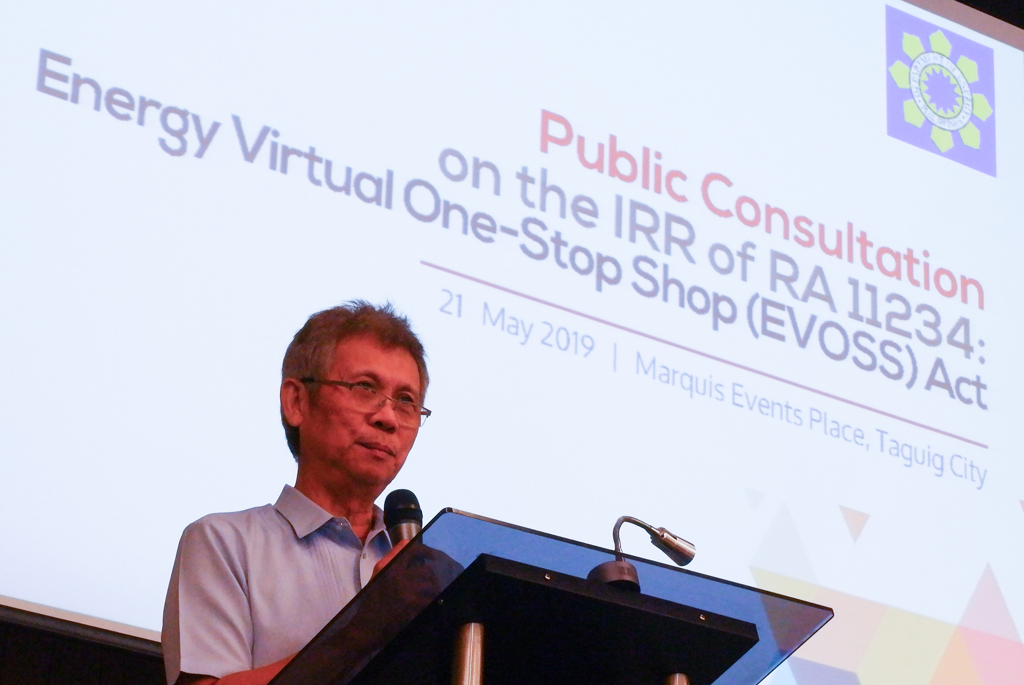 Energy Assistant Secretary Robert B. Uy welcomed the participants to the Public Consultation on the Implementing Rules and Regulations of the Energy Virtual One-Stop Shop (EVOSS), hosted by the Department of Energy. Present during the event were major players within the energy industry who offered their insights on the approved energy investment act that aims to usher in more investors by streamlining business processes.