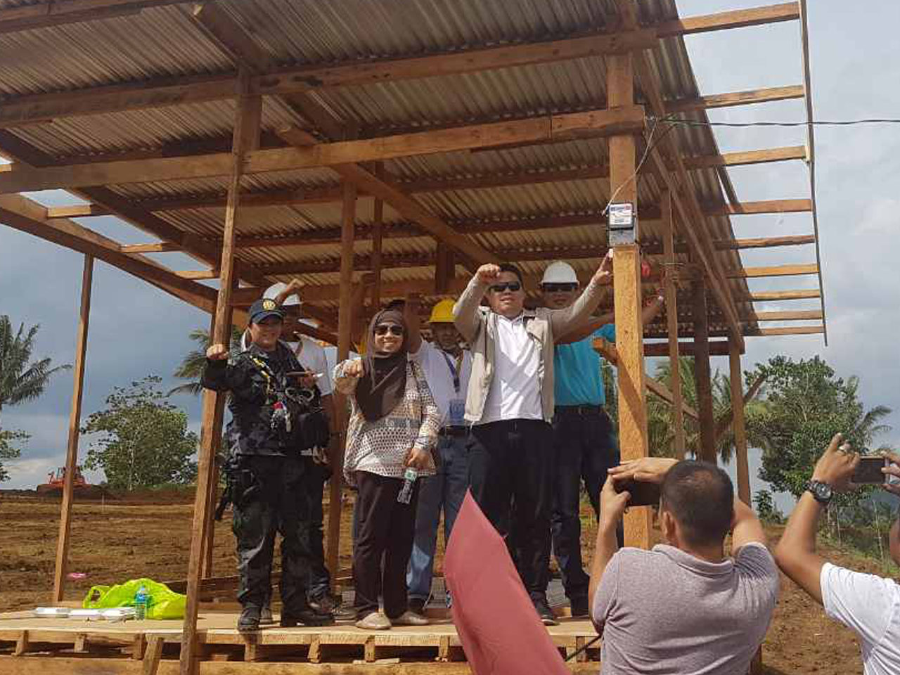 (MARAWI CITY). 28 July 2017 - Department Of Energy Asst. Secretary Redentor Delola, Lanao del Sur Electric Cooperative, Inc. (LASURECO) General Manager Nordjiana Ducol and other members of the Inter-Agency Task Force on Securing Energy Facilities commit to fully energize Marawi as soon as the fighting stops and normalcy returns to the beleaguered city. Delola also visited the site where the temporary houses will be built for the Bakwits of Marawi.