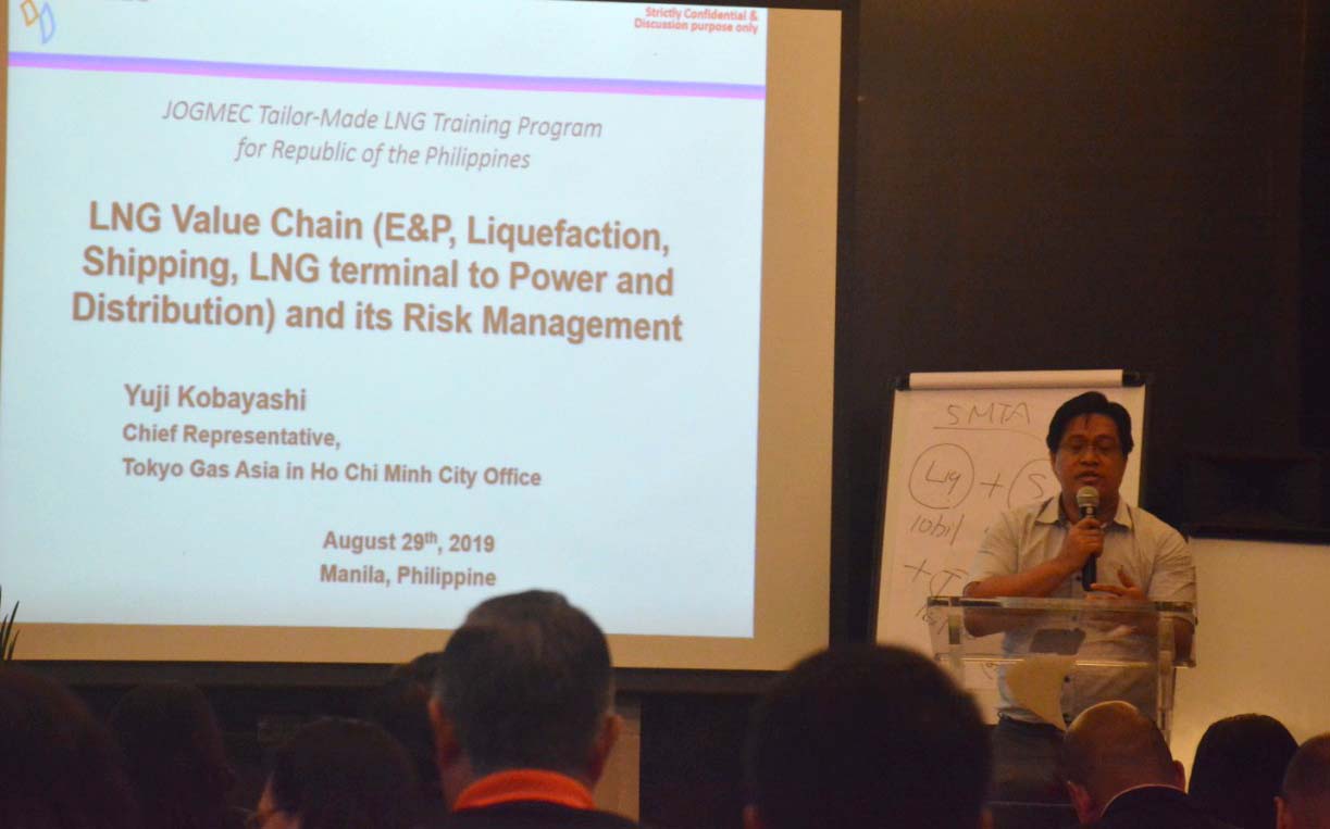 KNOWLEDGE IS POTENTIAL POWER: DOE-OIMB Director Rino E. Abad delivers the closing remarks during the LNG Training Program on Thursday, 29 August at the SEDA Bonifacio Global City Hotel in Taguig.  Dir. Abad expressed the importance of harnessing the knowledge of our people on LNG and finding ways to further develop our natural gas industry as we push for our country’s aspiration of becoming a regional LNG hub.