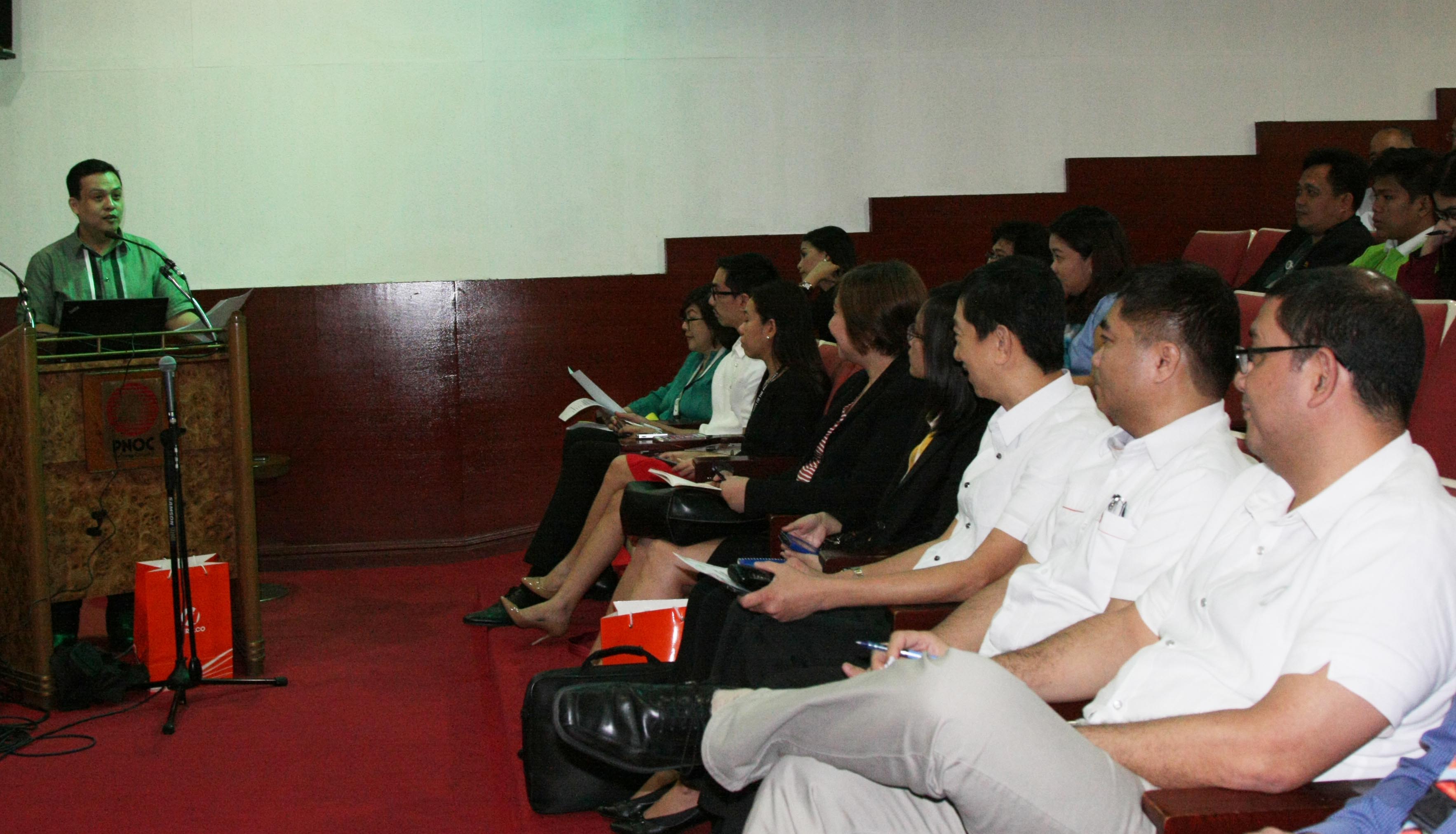 The DOE with Secretary Alfonso Cusi at the helm makes a strong push for prepaid electricity and net metering to provide more choices to consumers. Shown in photo during one of the forums organized by DOE is Undersecretary Felix William B. Fuentebella.