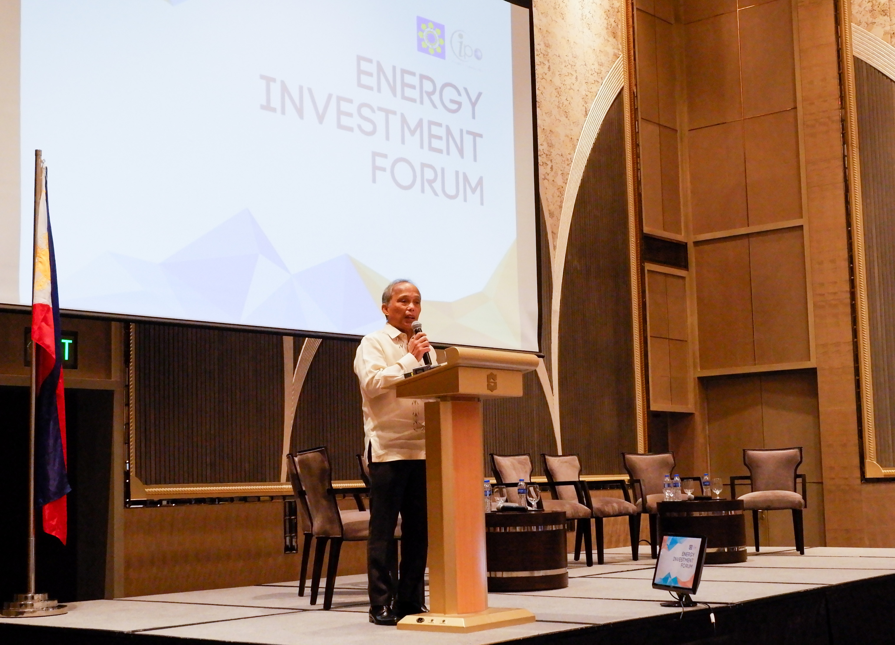 “We guarantee timely processing for energy projects of national significance,” Energy Secretary Alfonso G. Cusi said during his keynote address at the Energy Investment Forum 2018 on 4 December at Bonifacio Global City in Taguig.