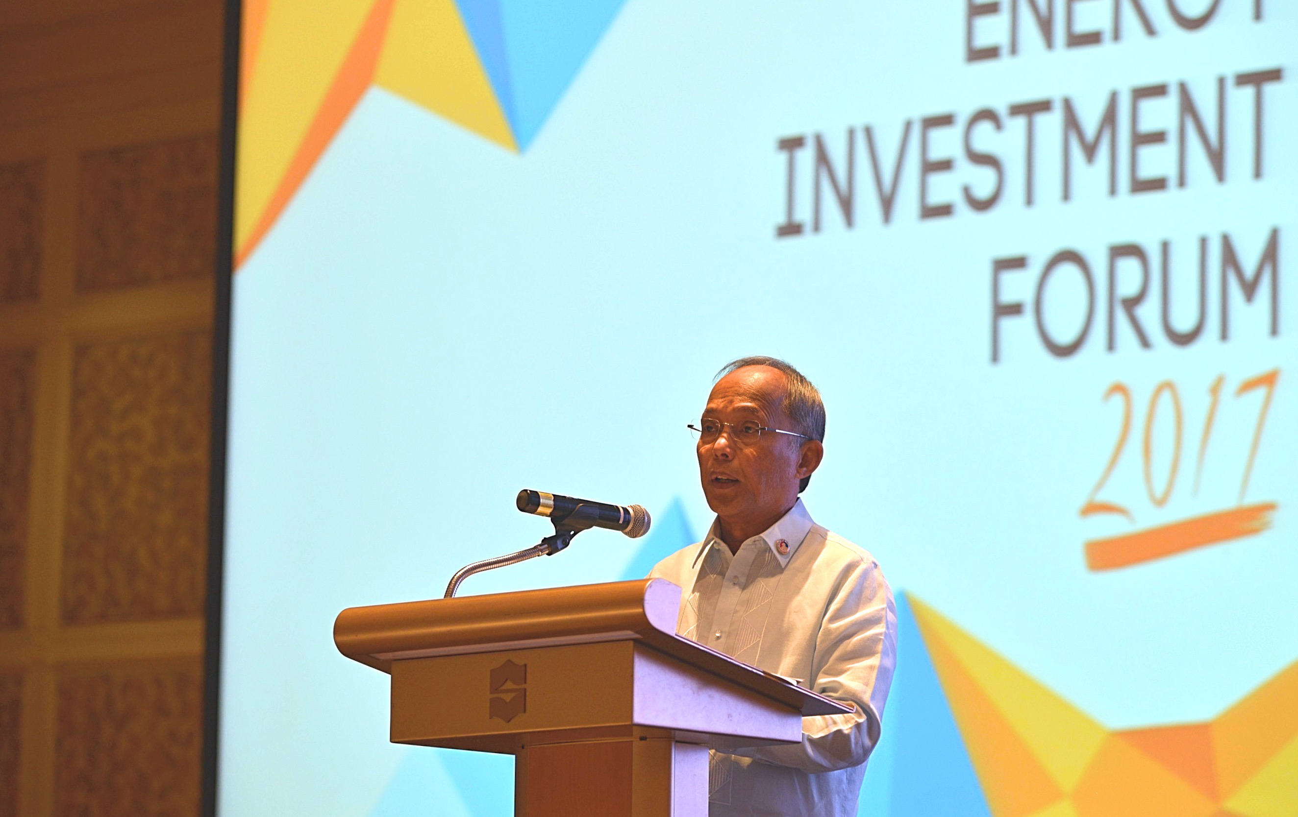 COMPETITIVE ENERGY INVESTMENTS: Department of Energy (DOE) Secretary Alfonso G. Cusi on Thursday emphasized that the government is pursuing an innovative, competitive and sustainable energy environment by facilitating investments. Cusi announced this during his Keynote Address at the 29th Energy Investment Forum held on December 7, 2017 at the Makati Shangri-La. The investment forum is among the major programs in celebration of National Energy Consciousness Month (NECM).