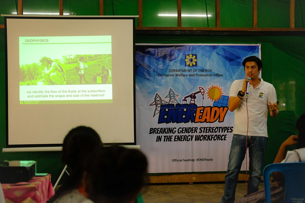 Geothermal expert Jose Miguel Paras impresses on students of the Lourdes National High School in Panglao, Bohol the career possibilities in the geothermal sector where the Philippines is the third largest producer in the world.