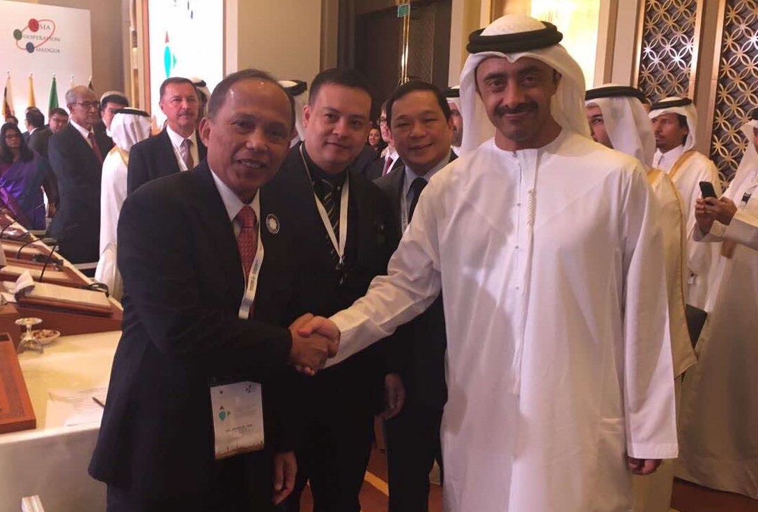 Philippine Energy Secretary Alfonso Cusi, together with DOE Undersecretary Felix William Fuentebella and Foreign Affairs Undersecretary Manuel A.J. Teehankee meets Minister of Foreign Affairs Sheikh Abdallah Bin Zayed Al Nahyan, the brother of the Crown Prince of UAE on the sidelines of the 15th Ministerial Meeting of the Asia Cooperation Dialogue on January 17, 2017 in Abu Dhabi, UAE.
