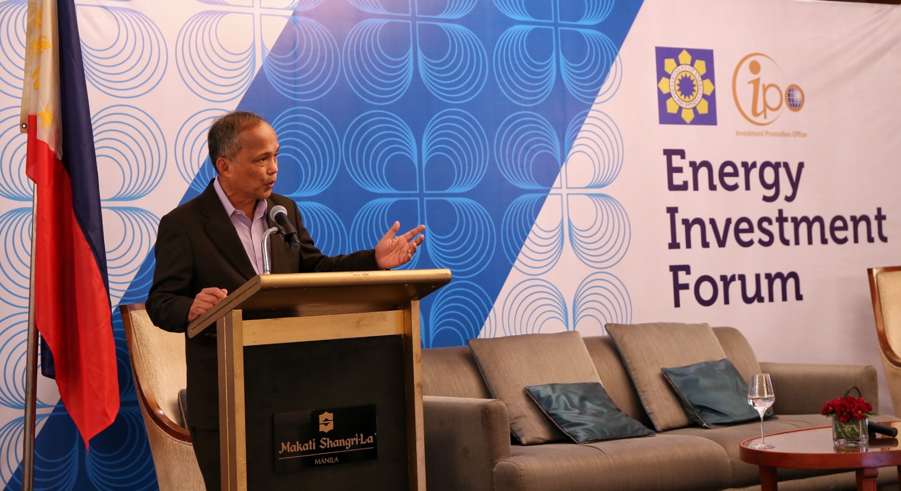 Energy Secretary Alfonso G. Cusi addresses the energy investors and participants during the Energy Investment Forum held on 6 December the final leg of the series of investment forum this year at the Makati Shangri-La Hotel, Makati City.